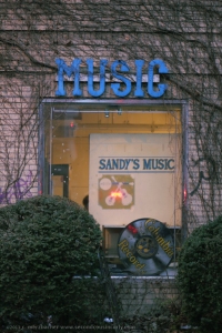 Sandys_Music_Seen_from_Side